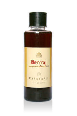 Масло Bhringraj (продукция компании Raj Rasayana Herbals (Индия)) Масло для оздоровления волос. Бринградж - древняя аюрведическая формула использующаяся при выпадении, утончении, потере естественного блеска волос.