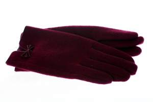 Турмалиновые перчатки (весна) Имеют согревающее и противовоспалительное действие. Улучшают кровообращение рук,  снимают усталость в мышцах рук.