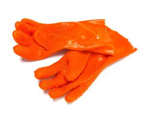 Перчатки для чистки овощей «ШКУРКА» Перчатки «ШКУРКА» значительно упростят процесс чистки корнеплодов (картофеля, свеклы, моркови и так далее) и початков кукурузы, а также сделают его более быстрым и безопасным.
- Уникальные перчатки «ШКУРКА» обладают специальной поверхностью с высокой абразивностью, которая с лёгкостью снимает верхний слой кожицы, не повреждая сам корнеплод.
- Экономит не только Ваше время, но и деньги! При минимальных расходах шкурки картофеля или моркови Вы получаете на выходе гораздо больше овощей, чем если бы чистили их обычным ножом.
- Чистка овощей с помощью перчаток «ШКУРКА» намного безопаснее, чем чистка острыми столовыми приборами или овощечистками. Полностью исключают возможность ран и порезов при этом действии.
- Перчатки имеют универсальный размер и подойдут под любой размер кисти.
- Идеальный аксессуар для дачного времяпрепровождения!
