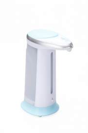 Диспенсер для жидкого мыла автоматический «АЙСБЕРГ»  Диспенсер «АЙСБЕРГ» - не только стильный аксессуар для ванной комнаты или кухни, но также очень удобное устройство для подачи мыла, жидкости для мытья посуды или антибактериальной жидкости.
Благодаря встроенному в диспенсер сенсорному датчику Вам не придётся работать с устройством вручную: мыло подаётся как только Вы подносите руки к диспенсеру.
- Стильный вид прибора аля хай-тек придётся по вкусу любителям современного дизайна.
- Диспенсер абсолютно герметичен и при грамотном его использовании исключается возможность попадания в устройство влаги.
- Удобное дно прибора позволит ему надёжно держаться на любой горизонтальной поверхности в ванной комнате или на кухне.
- Если в резервуаре закончилось мыло, диспенсер «АЙСБЕРГ» известит Вас об этом сигналом.