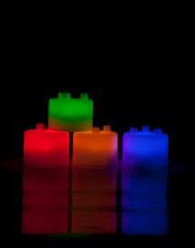 Лампа-ночник из цветных блоков «СЕМИЦВЕТИК» Яркие и интересные светящиеся блоки станут замечательным материалом для создания причудливых форм разных размеров. От лампы мечты любой формы вас отделяет только ваша фантазия. Особое удобство блоков заключается в том, что они не зависят друг от друга: любой из них может служить самостоятельным источником света. Небольшие лампы могут создать романтическую атмосферу или осветить путь ребенка в темноте.
