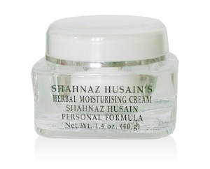 Личная формула Шахназ (продукция компании Шахназ Гербалз (Индия)) Витаминизированный защитный дневной крем для всех типов кожи. Оригинальная формула Шахназ Хусейн.