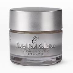 C7 – крем-пилинг для лица (C7 – Facil Peel Cellution) , Входящий в состав продукта комплекс фруктовых кислот помогает мягко и аккуратно удалить отмершие клетки, а морские водоросли из чистых морских вод близ берегов Бразилии, смягчают и питают кожу. В результате бережного комплексного ухода кожа становится гладкой, мягкой, улучшается цвет лица.