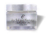 C7 – увлажняющий крем, замедляющий процессы старения (C7 – Age Defyind Moisturizer) Увлажняющий комплекс на основе идеально подобранных растительных компонентов эффективно борется с процессами старения, великолепно увлажняет и питает кожу. Морские водоросли, экстракты розмарина, виноградных косточек, зеленого чая способствуют обновлению клеток, улучшают цвет лица.