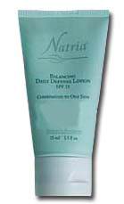 Natria • Лосьон ежедневный Питающий и Защищающий SPF 15 • 75 мл (продукция компании NSP (НСП)) Прекрасно увлажняет и защищает кожу, солнцезащитный фильтр с коэффициентом защиты 15 (SPF 15) защищает кожу от вредного воздействия УФ-A и УФ-B лучей, содержит комплекс влагоудерживающих веществ, комплекс ферментов укрепляющих структуру кожи и обеспечивающих защиту ДНК, липосомальный комплекс с активными ингредиентами, натуральные экстракты и витамины дают защиту от свободных радикалов.
