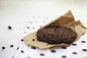 Печенье со вкусом шоколада Полуфабрикат для приготовления гиперпротеинового блюда сн сниженным уровнем содержания жиров и углеводов. Калоринойсть 99 Ккал на порцию.
Вес нетто:  182г (коробка из 7 порционных пакетиков по 26г)