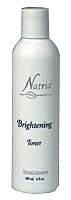 Natria • Осветляющий тоник / Brightening Toner • 180 мл (продукция компании NSP (НСП)) Осветляющий тоник снимает следы очищающего средства. Экстракты лакрицы и шелковицы сводят к минимуму появление пигментных пятен и помогают выравнивать цвет кожи. Не сушит кожу, восстанавливает естественный рН кожи.