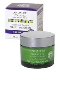 Super Goji Peptide Perfecting Cream Пептидный питательный крем «Супер Годжи», 50 мл Комплекс фруктовых стволовых клеток, биологически активный комплекс «8 ягод» и гликопептиды ягод Годжи повышают и стимулируют выработку коллагена и эластина, проникая в самые глубокие слои кожи, ускоряют обновление и регенерацию клеток. Даже после недолгого применения кожа возвращает себе молодой вид, становится эластичной и упругой, уменьшается количество и глубина морщин.