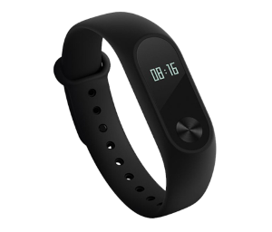 Xiaomi Mi Band 2 Xiaomi Mi Band 2 представляет собой обновленную версию популярнейшей модели спортивного браслета с пульсометром Xiaomi Mi Band 1S. Новый браслет стал более точным в плане вычисления алгоритмов работы шагомера, частоты сердечных сокращений и в мониторинге сна. Самым значимым нововведением стало появление дисплея, функционирующего на органических светодиодах и способного отображать как собранные показатели физической активности, так и уведомлять о звонках и принятых сообщениях смартфона. А еще - Xiaomi Mi Band 2 на самом деле следит за вашей активностью - он сообщит вам, если вы сидите на одном месте слишком долго!