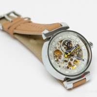 Часы-скелетоны Louis Vuitton
