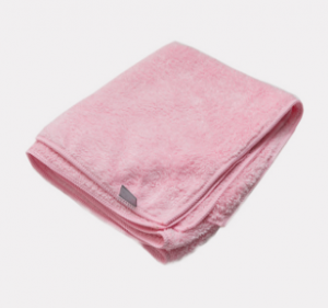 Полотенце aqvamagic laska towel Полотенце из микроволокна AQUAmagic «Ласка» создано специально для ухода за нежной кожей.
Все дело в структуре ультратонкого волокна. 